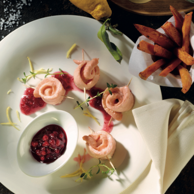 Bildmotiv für Pocherad lax med CAMBOZOLA-majonnäs och sötpotatis-pommes