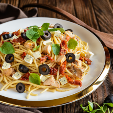 Bildmotiv für Tricolor pastasallad med torkade tomater och CAMBOZOLA