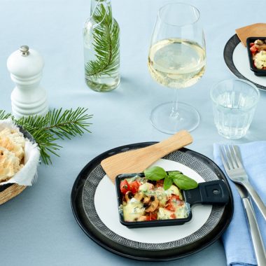 Bildmotiv für CAMBOZOLA Tomato Mushroom Raclette Skillets