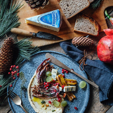 Bildmotiv für Gerösteter Radicchio mit Hummus, geschmortem Lauch und CAMBOZOLA