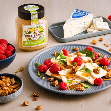 Bildmotiv für CAMBOZOLA mit karamellisierten Nüssen und Honig